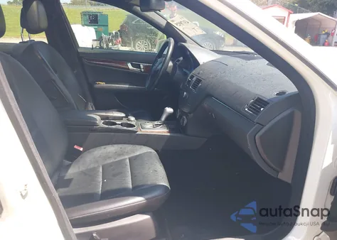 2010 Mercedes-Benz C 300 Luxury/Sport из США, поврежденный, VIN WDDGF5EB2AF477652